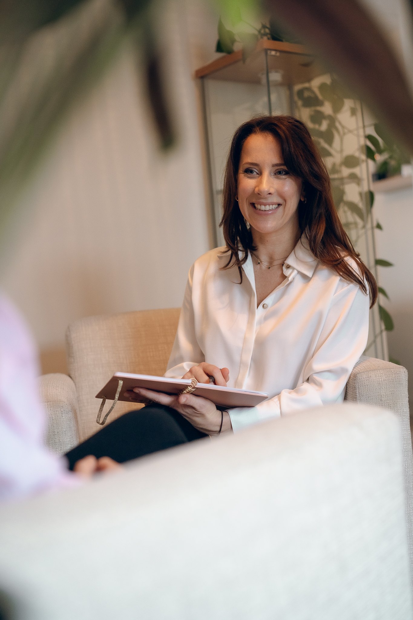 Jessica in gesprek tijdens de intake