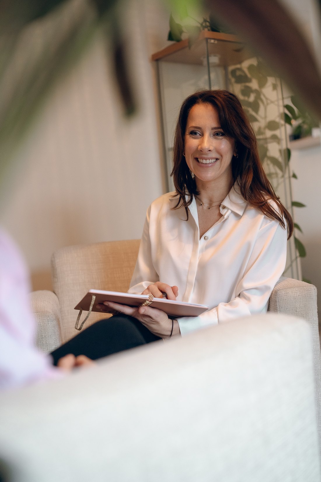 Jessica in gesprek tijdens de intake